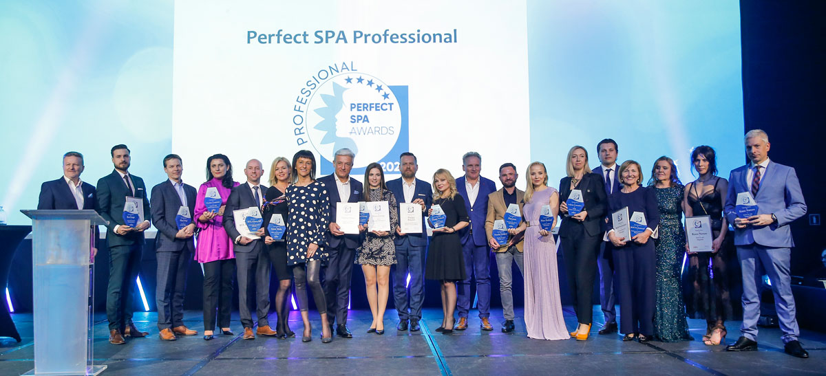 Wsp&oacute;lne zdjęcie wszystkich Laureat&oacute;w Perfect SPA Professional Awards 2022